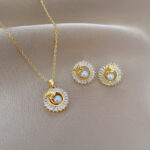 Fashion Jewelry Square Full Diamond Personalized Round Ring Leaves Necklace And Earrings Suite